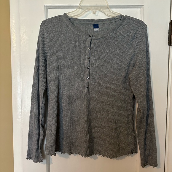 Old Navy Medium Ruffle Edge Henley - Picture 1 of 4